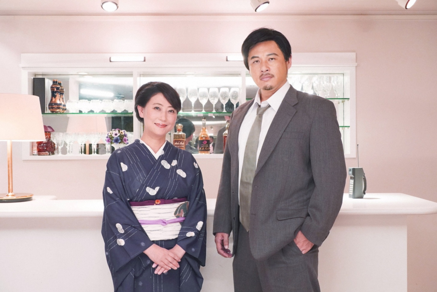 左から、友近、アルコ＆ピース平子 ©テレビ東京