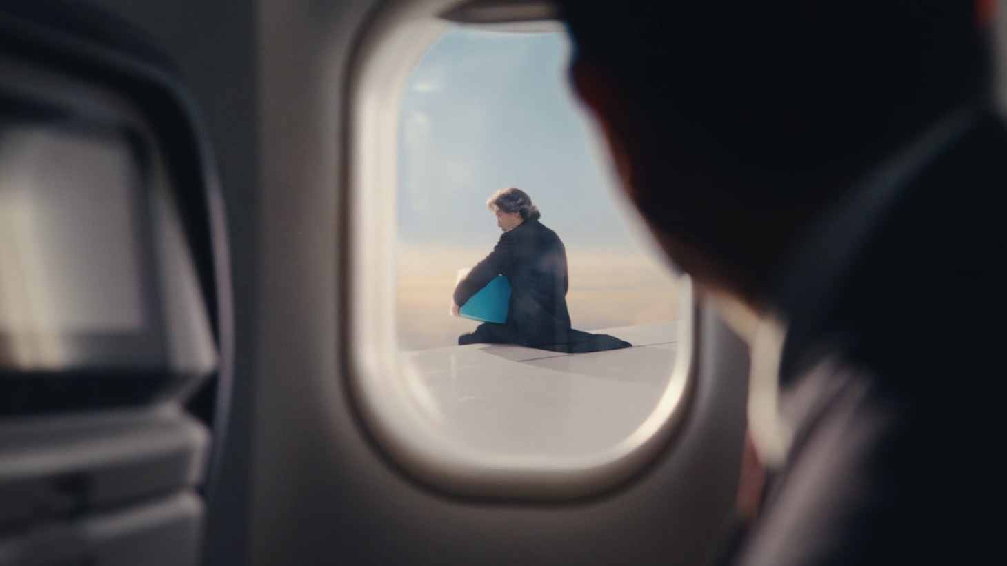 「求人ボックス」のCM「飛行機」編より