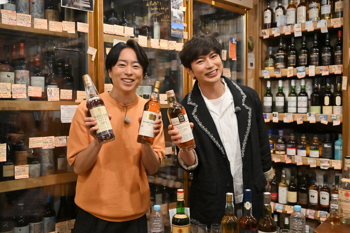 左から、櫻井翔、松本潤