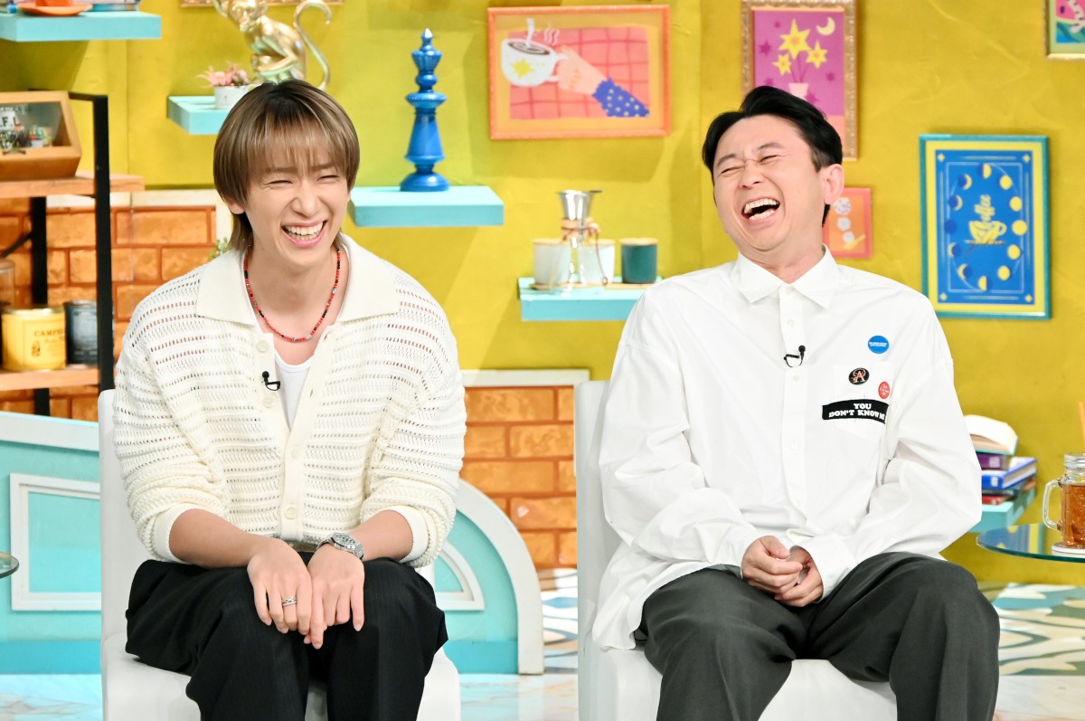左から、小山慶一郎、有吉弘行