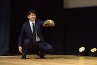 佐々木主浩の球をキャッチングしたバッテリィズ寺家