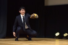 佐々木主浩の球をキャッチングしたバッテリィズ寺家