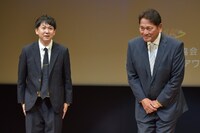 退場の挨拶をする（左から）バッテリィズ寺家、佐々木主浩