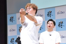 検証で上半身の可動域が広がったことに驚くマユリカ中谷