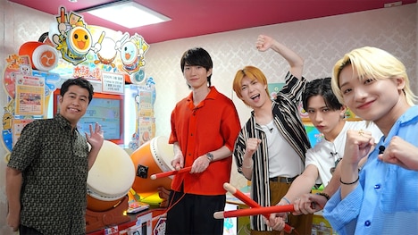 太鼓の達人で遊ぶ出演者たち