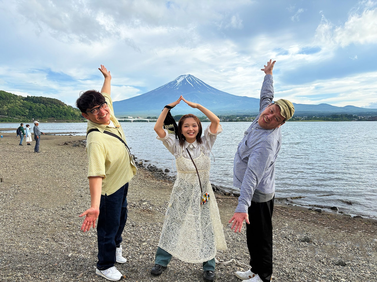 左からずん飯尾、福留光帆、野性爆弾くっきー！