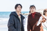 映画「事故物件ゾク 恐い間取り」より、亀梨和也とCM監督(河邑ミク)