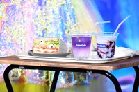 「KAWAII ALIEN CAFE」で提供されるフードとドリンク