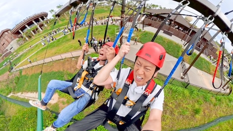 左から明石家さんま、ブラックマヨネーズ吉田