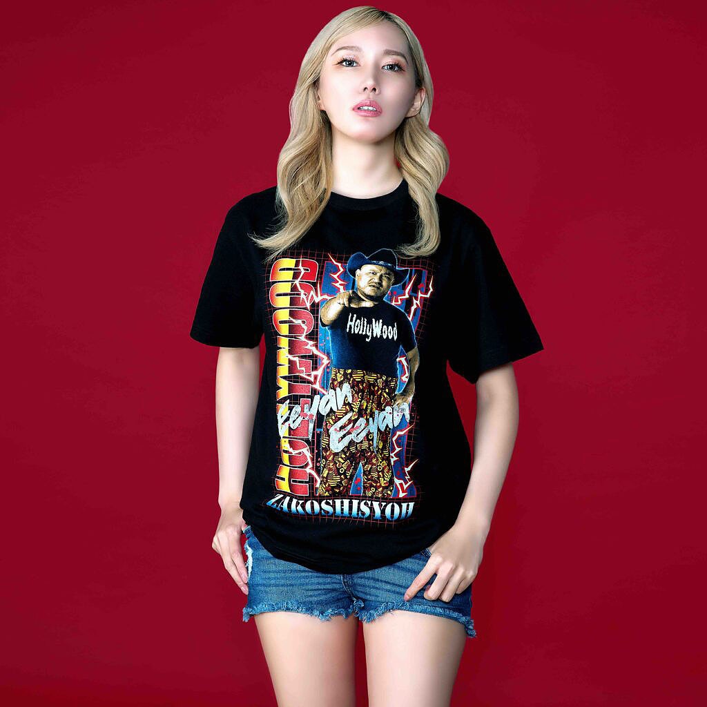 「ええやん Tシャツ」着用例