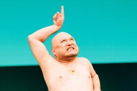 ハリウッドザコシショウ（撮影：二瓶 彩）