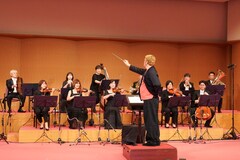 クラシック音楽に恋できる特番、野性爆弾くっきー！が指揮者に挑戦