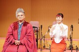 左から岡本知高、村上佳菜子