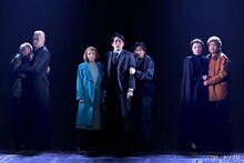 舞台稽古の様子。左から大久保樹、内田朝陽、吉井怜、平岡祐太、原嶋元久、奥村佳恵、ライス関町（撮影：渡部孝弘）