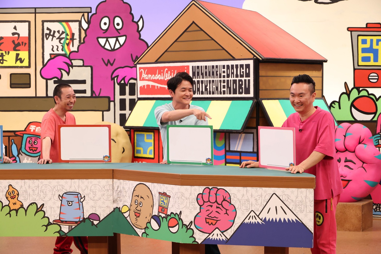 左から千鳥、かまいたち山内