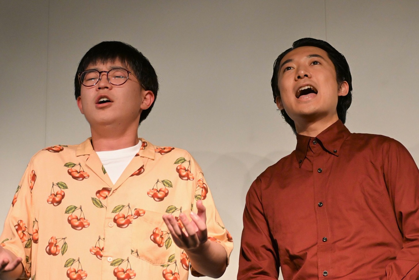 上の句と下の句を歌い分ける「げっちゅー」。左から照山おうちごはん・ほかぞの、友田オレ