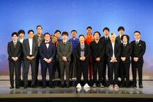 「上方漫才協会 十周年記念 特別興行」最終公演後の囲み取材に登壇した会長の中田カウスら