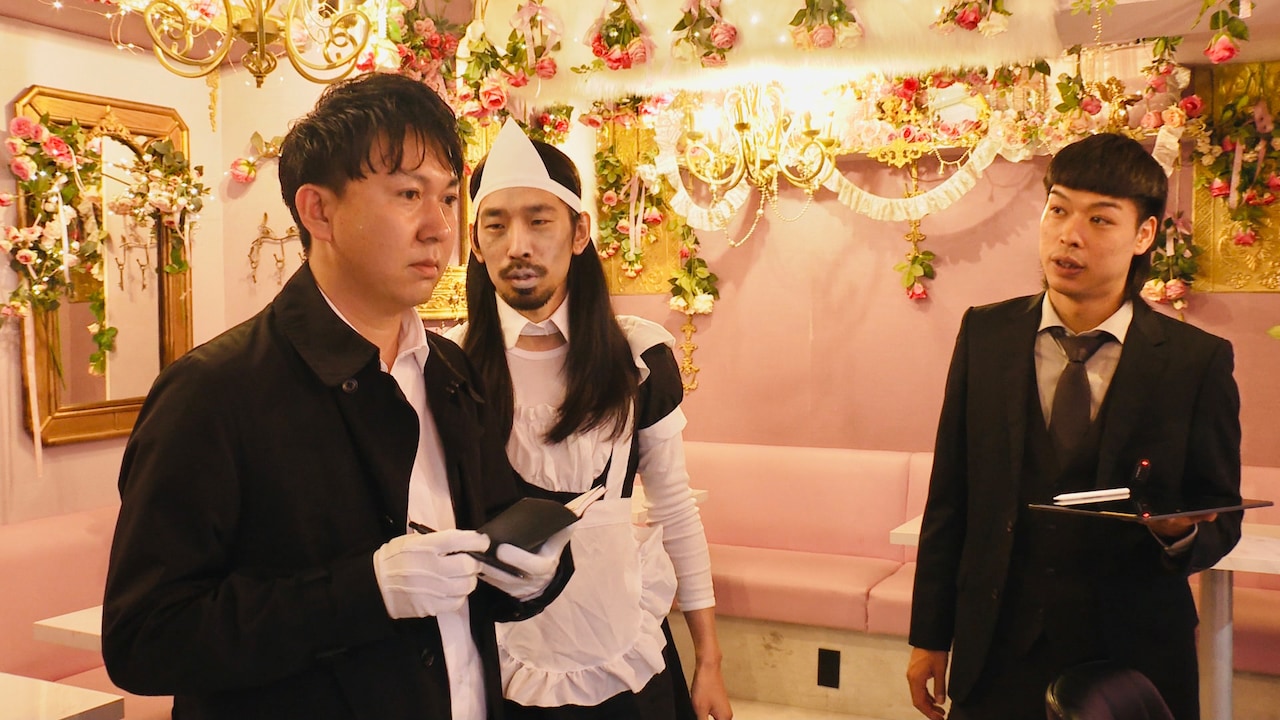 JINROの新CMで夫婦を演じている吉岡里帆（左）とロングコート
