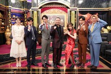 左から渡邉結衣アナウンサー、Gパンパンダ星野、こたけ正義感、千鳥・大悟、いぜん、ストレッチーズ高木、ナイチンゲールダンス・中野なかるてぃん