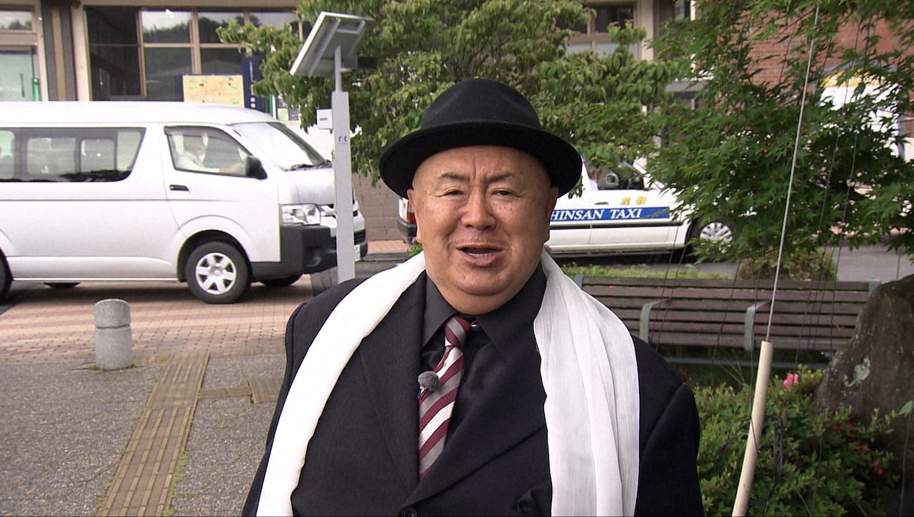 西田敏行に扮する松村邦洋