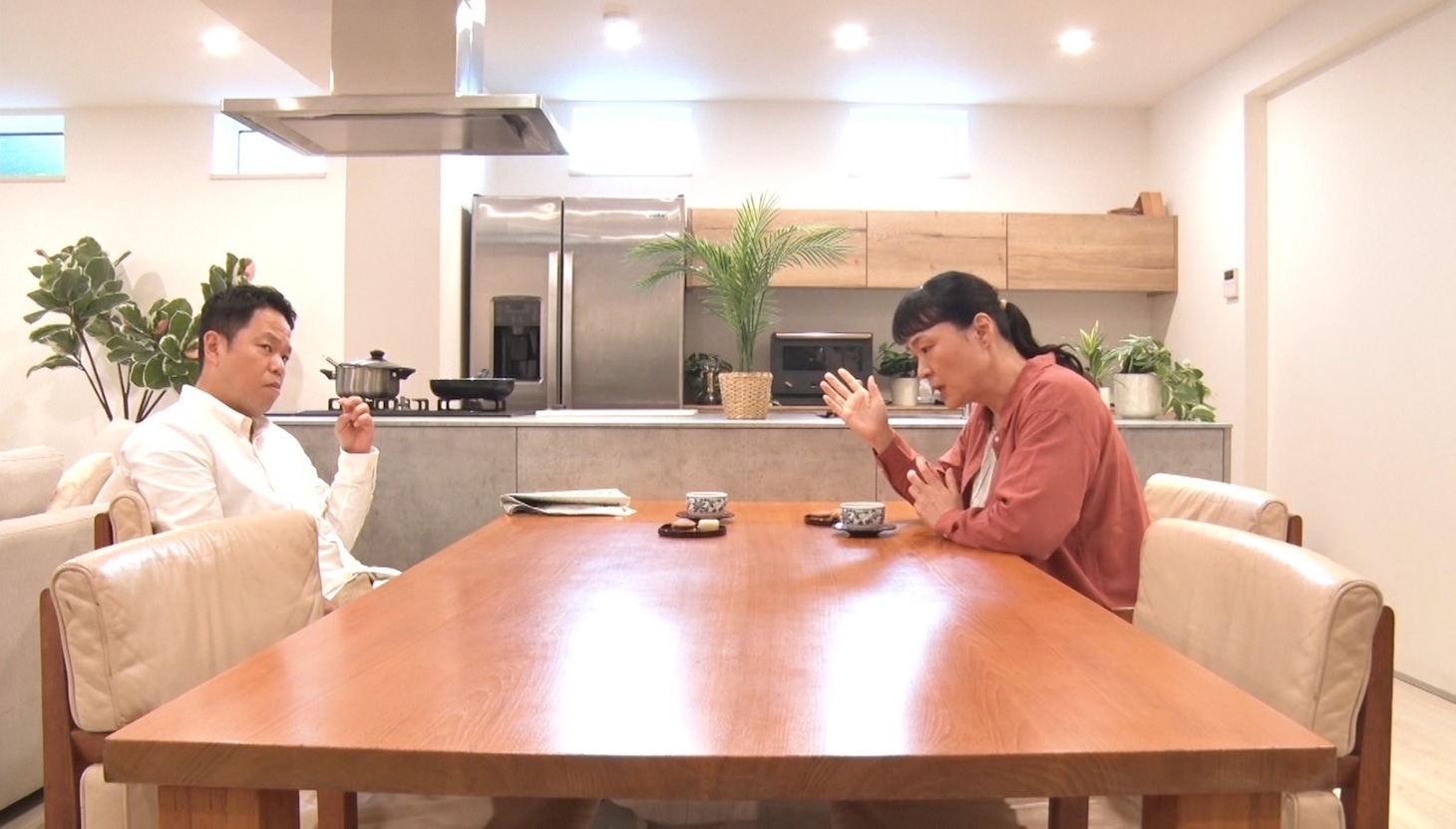 再現VTRに出演する、ダイアン津田、久保田磨希