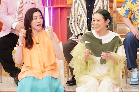 左から野々村友紀子とSHELLY