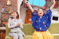 左から新山千春、いとうあさこ