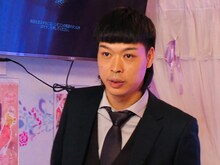 霊視刑事役のバッテリィズ・エース