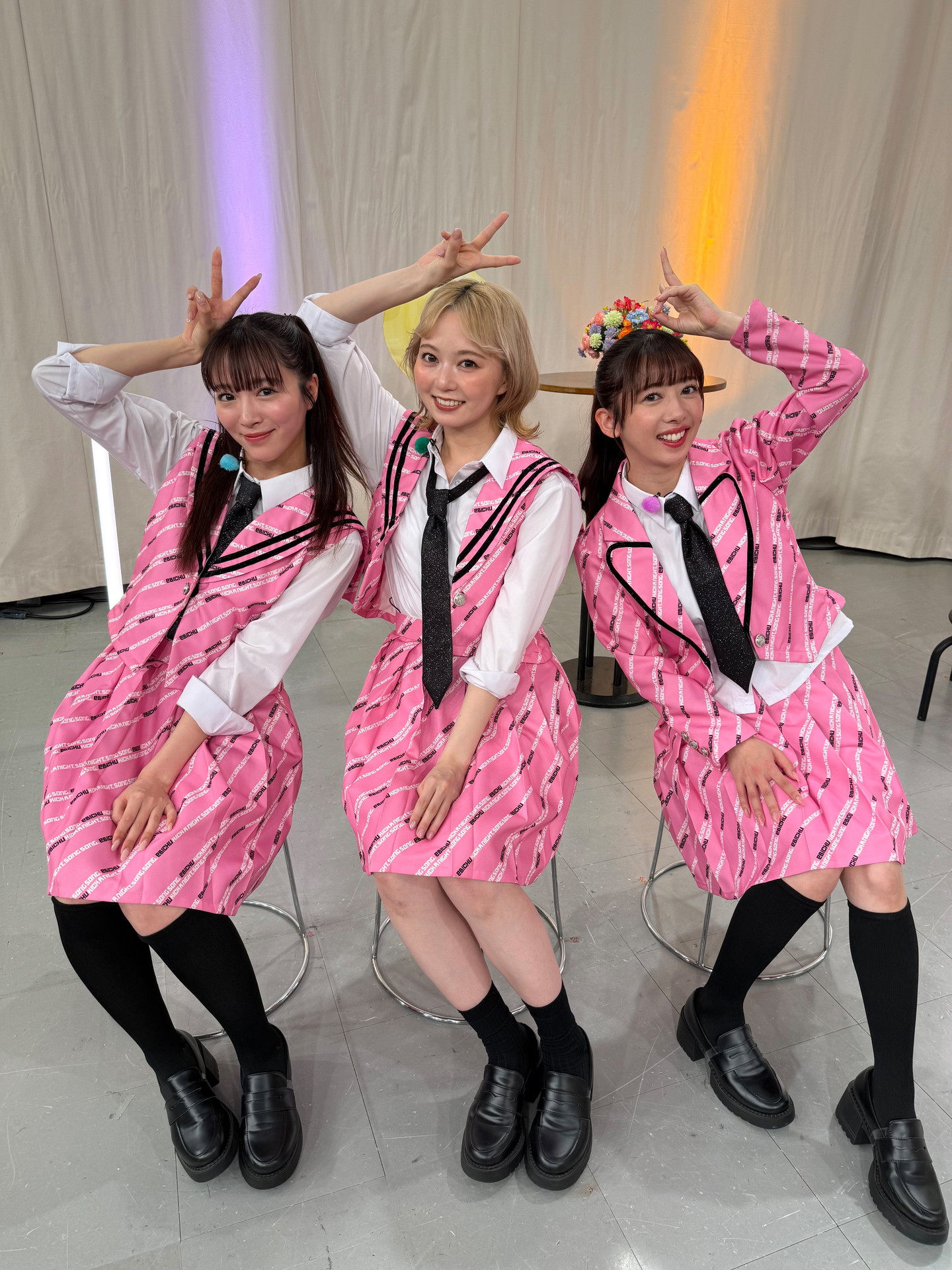 私立恵比寿中学の（左から）中山莉子、安本彩花、真山りか