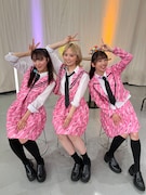 私立恵比寿中学の(左から)中山莉子、安本彩花、真山りか