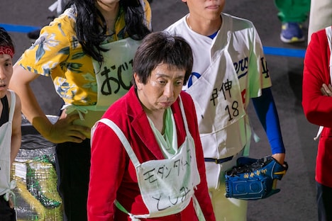 鋭い眼光でニューヨークを睨みつけるモダンタイムスとしみつ