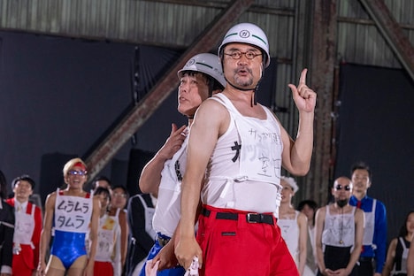 ギャグでアピールするガッポリ建設