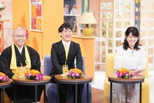 左からドドん、中島めぐみアナウンサー