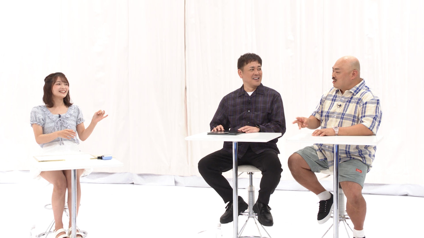 左から、福留光帆、くりぃむしちゅー有田、安田大サーカス・クロちゃん