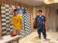 「まいにち、バッテリィズ！」お渡し＆撮影会イベントを行うバッテリィズ