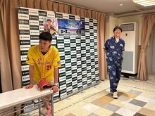 来場者を見送るバッテリィズ