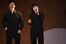 歌う阿佐ヶ谷姉妹・江里子