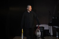 両腕テニスラケットに改造したラブレターズ塚本