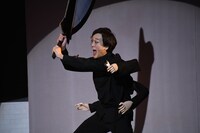 ハープの弦をちぎられ、理性を失う高佐