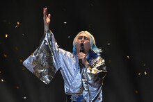 歌うラブレターズ溜口