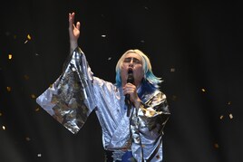 ラブレターズ溜口が贈る新感覚大衆演劇「溜口スーパーSUMMERショー」ムロツヨシを蹴散らし大団円