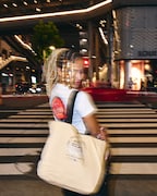 BIG KNOTとオリオンビール株式会社のコラボアイテムのビジュアルのモデルを務めるTanzi