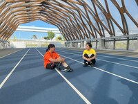 左から村山夢和さん、イモトアヤコ