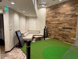 シミュレーションゴルフ店「大西ライオンゴルフ Party Lounge」の内装