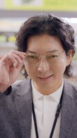 ニューヨークが出演する三井住友カードWebCM「最近おれは守られている」編より