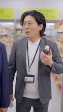 ニューヨークが出演する三井住友カードWebCM「最近おれは守られている」編より