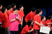 MCを務める例えば炎タキノ（手前左）