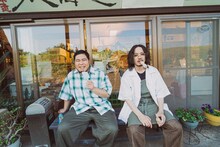 意気投合したという（左から）令和ロマン・松井ケムリ、TOOBOE