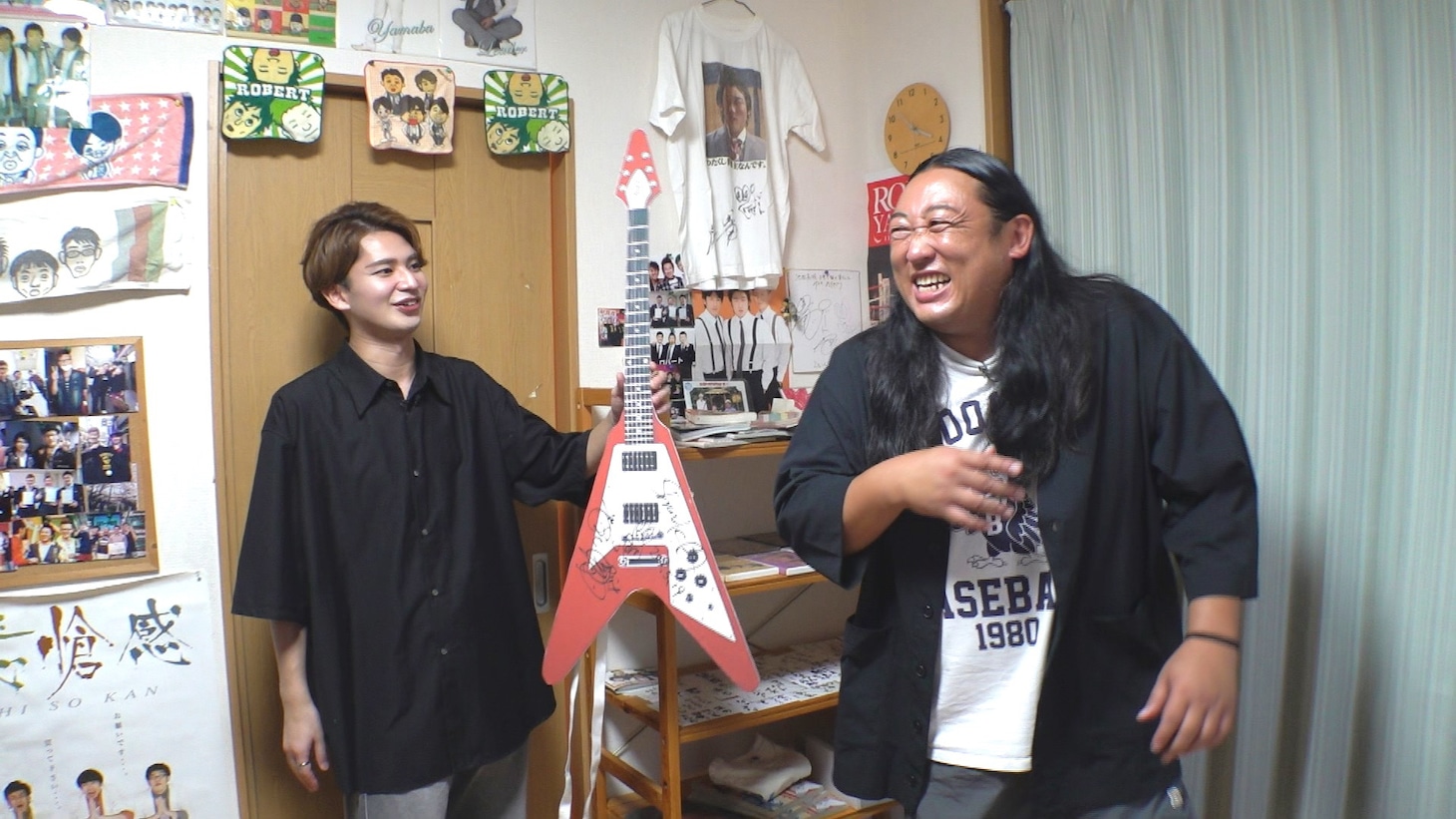 逆にロバート秋山がメモ少年の実家へ