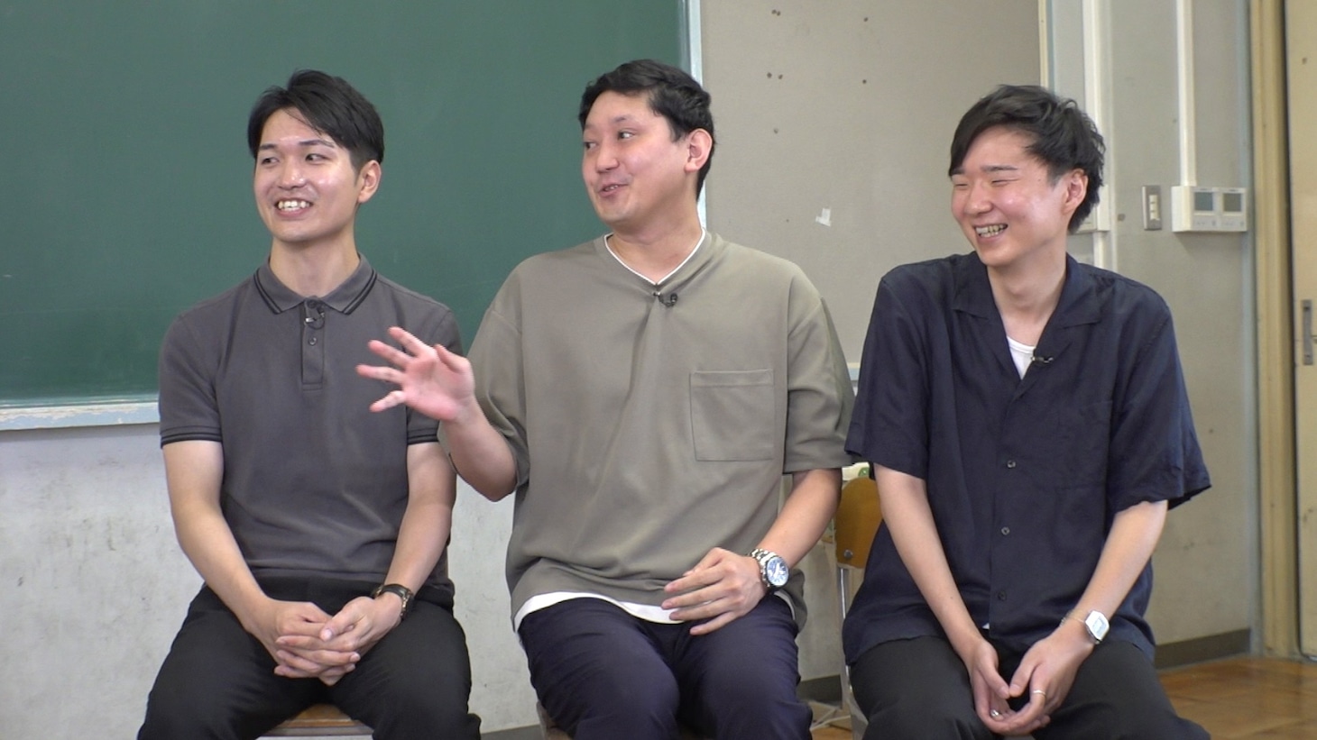 逆にロバート秋山がメモ少年の実家へ